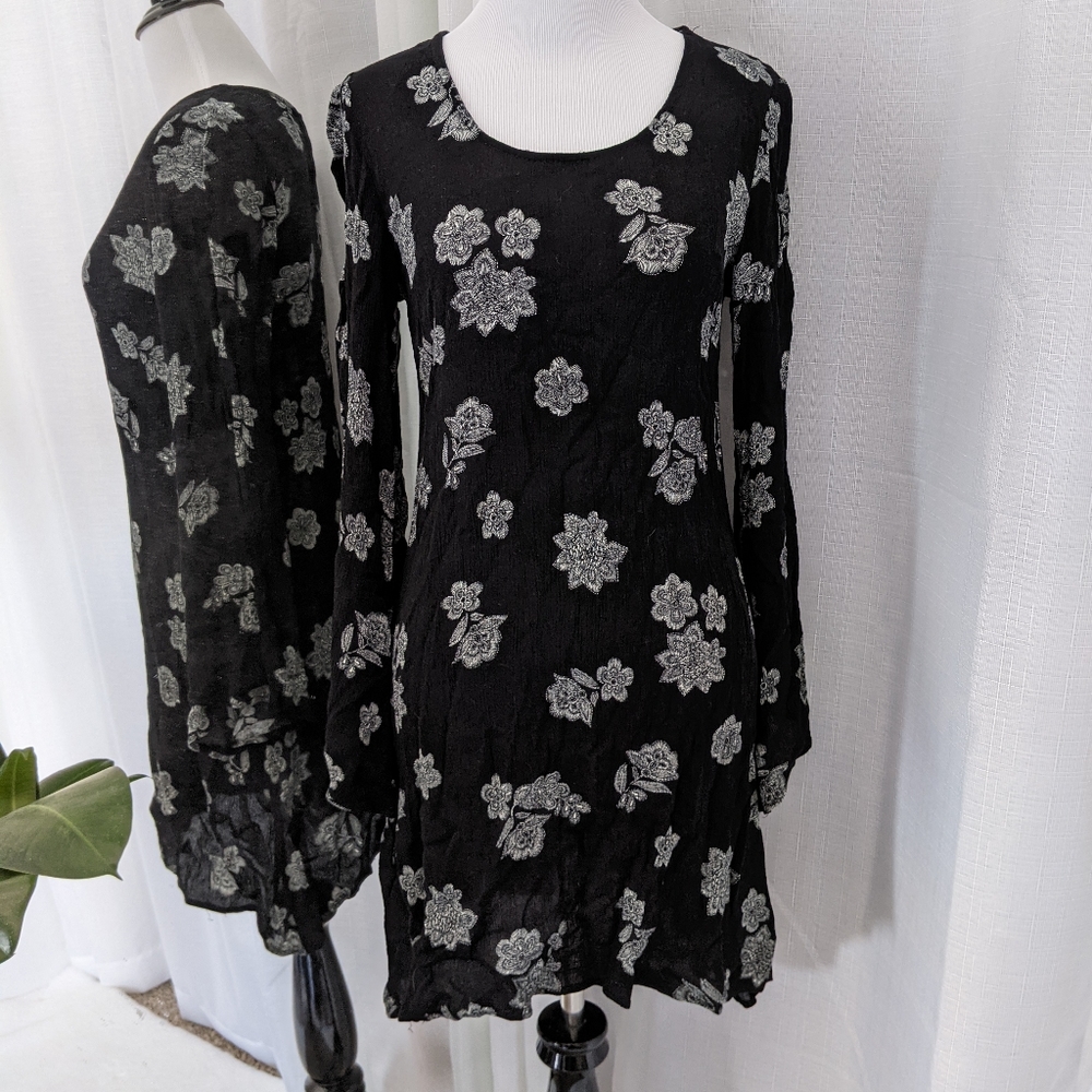 Mossimo Supply Co black long sleeve shift dress